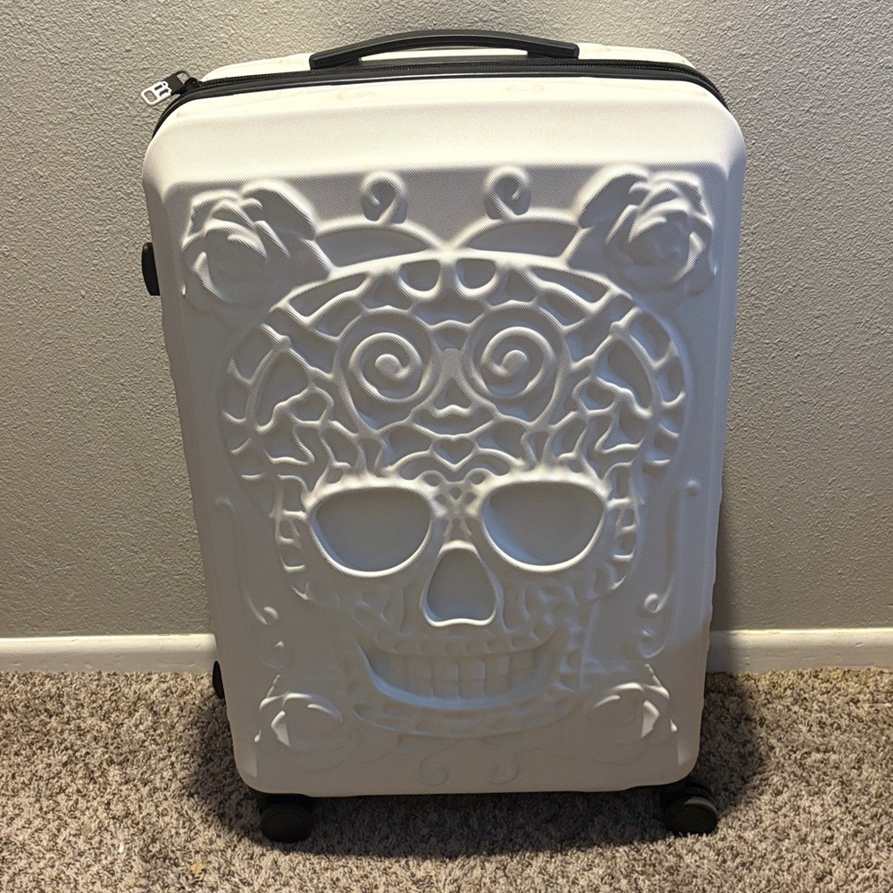 IT Impakt Skull Luggage Checked Bag RARE